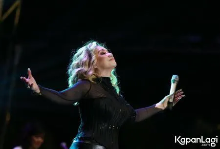 Foto Reza Artamevia