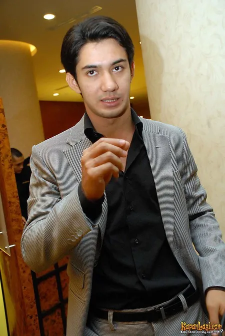 Foto Reza Rahadian