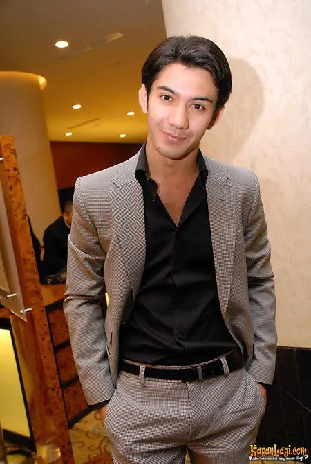 Foto Reza Rahadian