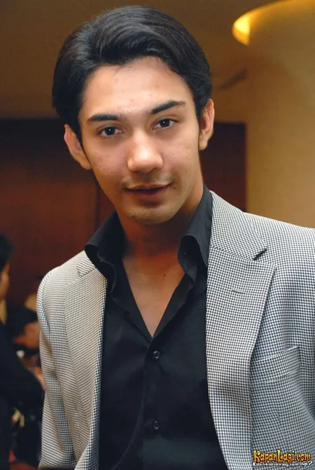 Foto Reza Rahadian