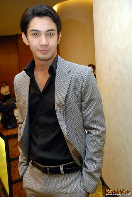Foto Reza Rahadian