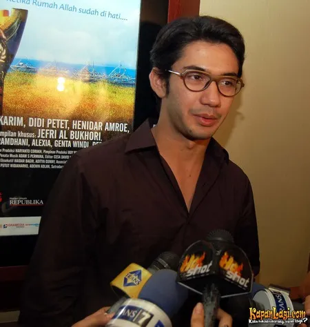 Foto Reza Rahadian