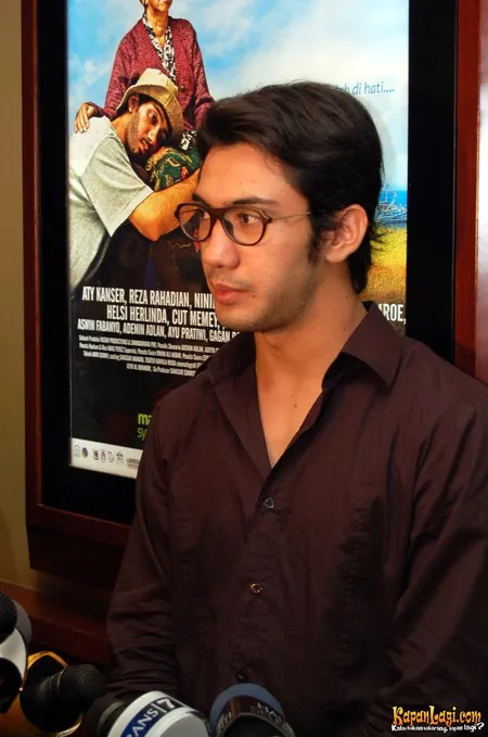 Foto Reza Rahadian