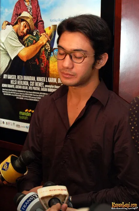 Foto Reza Rahadian
