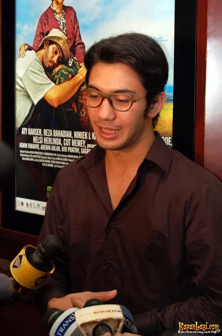 Foto Reza Rahadian