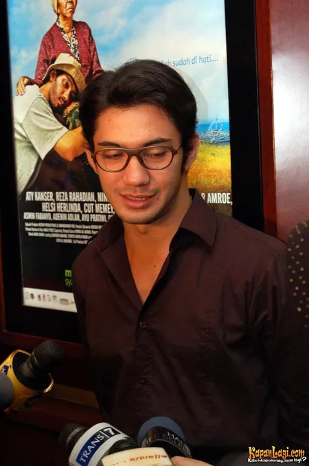 Foto Reza Rahadian