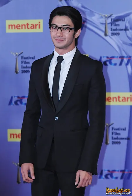 Foto Reza Rahadian
