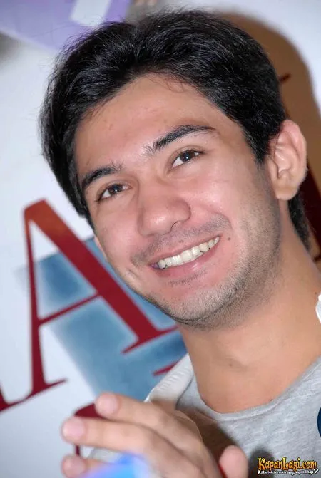 Foto Reza Rahadian