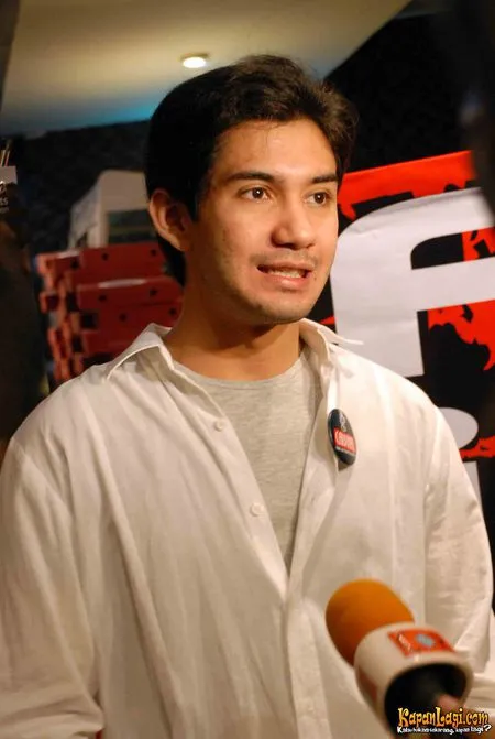 Foto Reza Rahadian