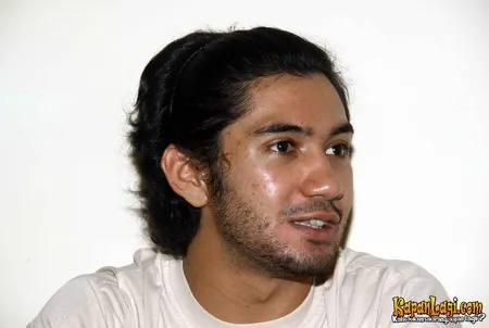 Foto Reza Rahadian