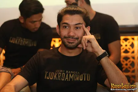 Foto Reza Rahadian