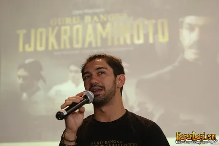 Foto Reza Rahadian