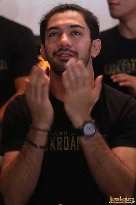 Foto Reza Rahadian