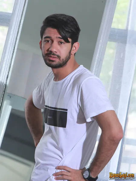 Foto Reza Rahadian