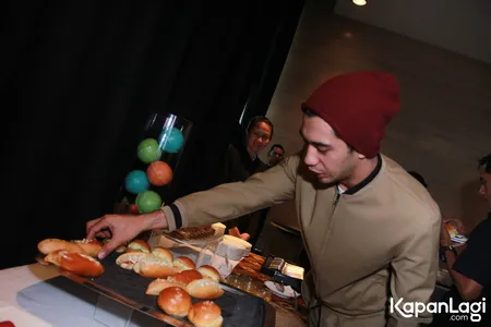 Foto Reza Rahadian