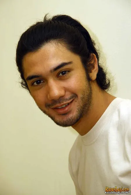 Foto Reza Rahadian