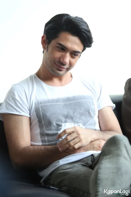 Foto Reza Rahadian