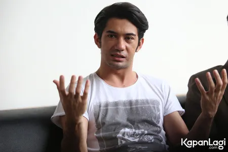 Foto Reza Rahadian