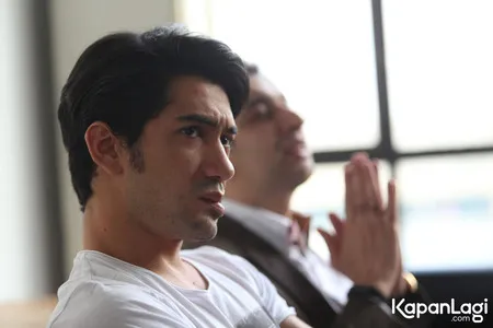Foto Reza Rahadian