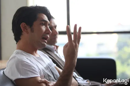 Foto Reza Rahadian