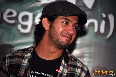 Foto Reza Rahadian