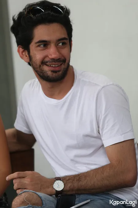 Foto Reza Rahadian