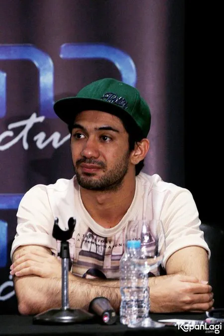 Foto Reza Rahadian