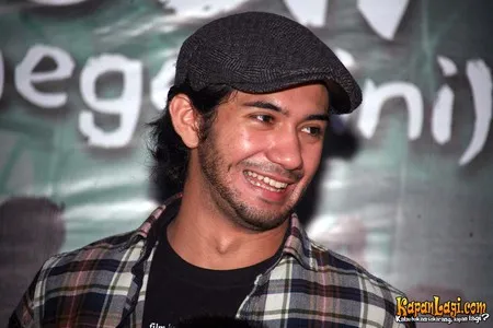 Foto Reza Rahadian