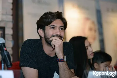 Foto Reza Rahadian