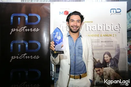 Foto Reza Rahadian