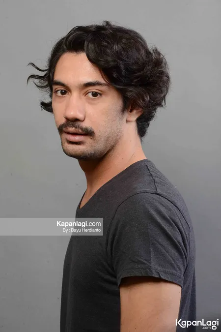 Foto Reza Rahadian
