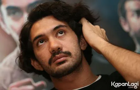 Foto Reza Rahadian