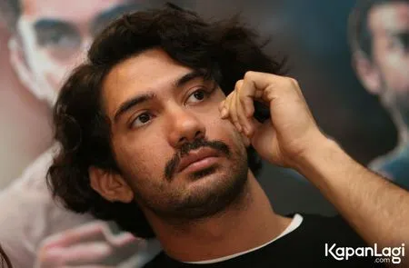 Foto Reza Rahadian