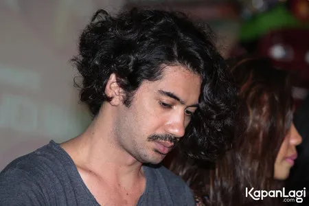 Foto Reza Rahadian