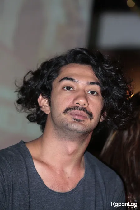Foto Reza Rahadian