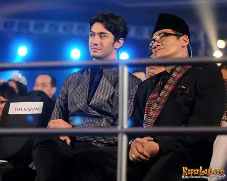 Foto Reza Rahadian