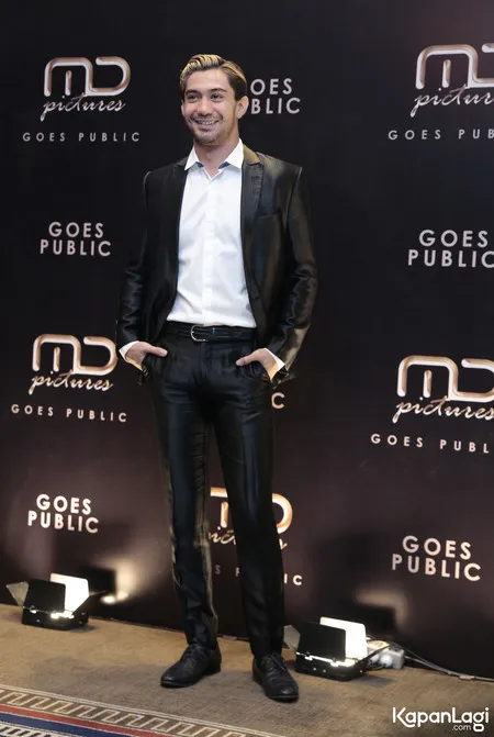Foto Reza Rahadian