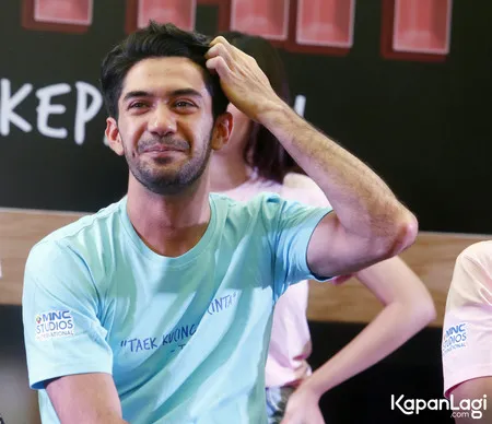 Foto Reza Rahadian