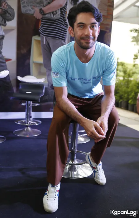 Foto Reza Rahadian