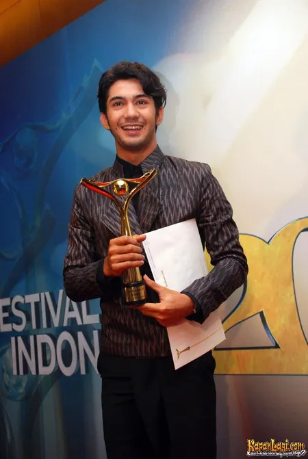 Foto Reza Rahadian