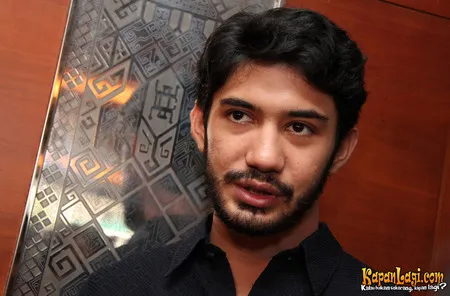Foto Reza Rahadian