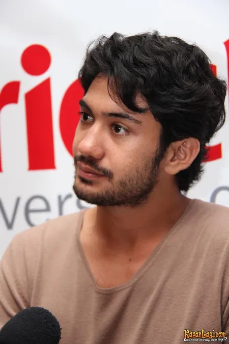 Foto Reza Rahadian