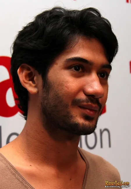 Foto Reza Rahadian