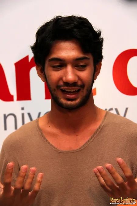 Foto Reza Rahadian
