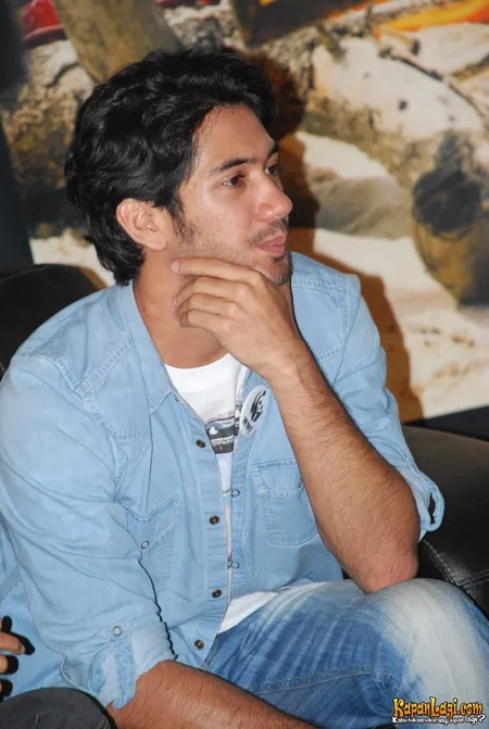 Foto Reza Rahadian