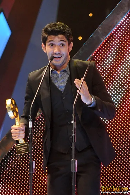 Foto Reza Rahadian