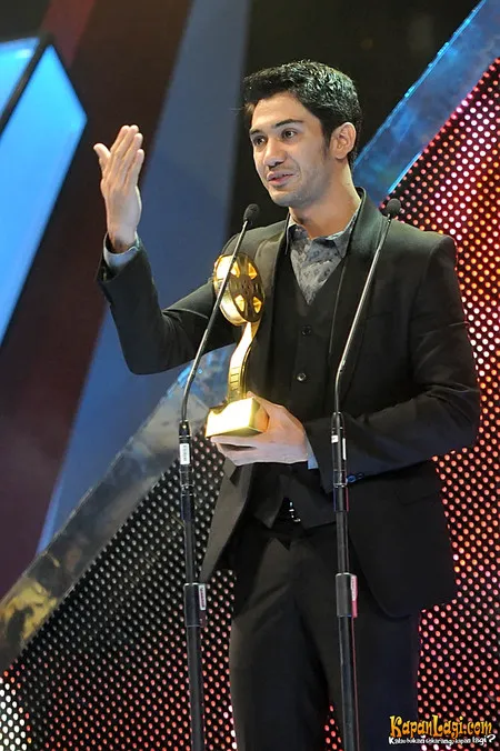 Foto Reza Rahadian