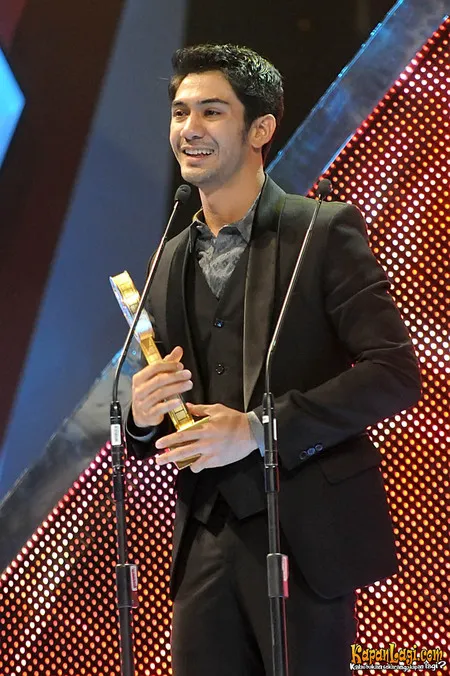 Foto Reza Rahadian