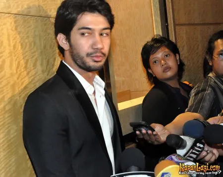 Foto Reza Rahadian