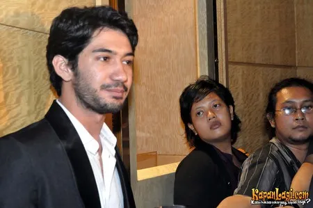 Foto Reza Rahadian